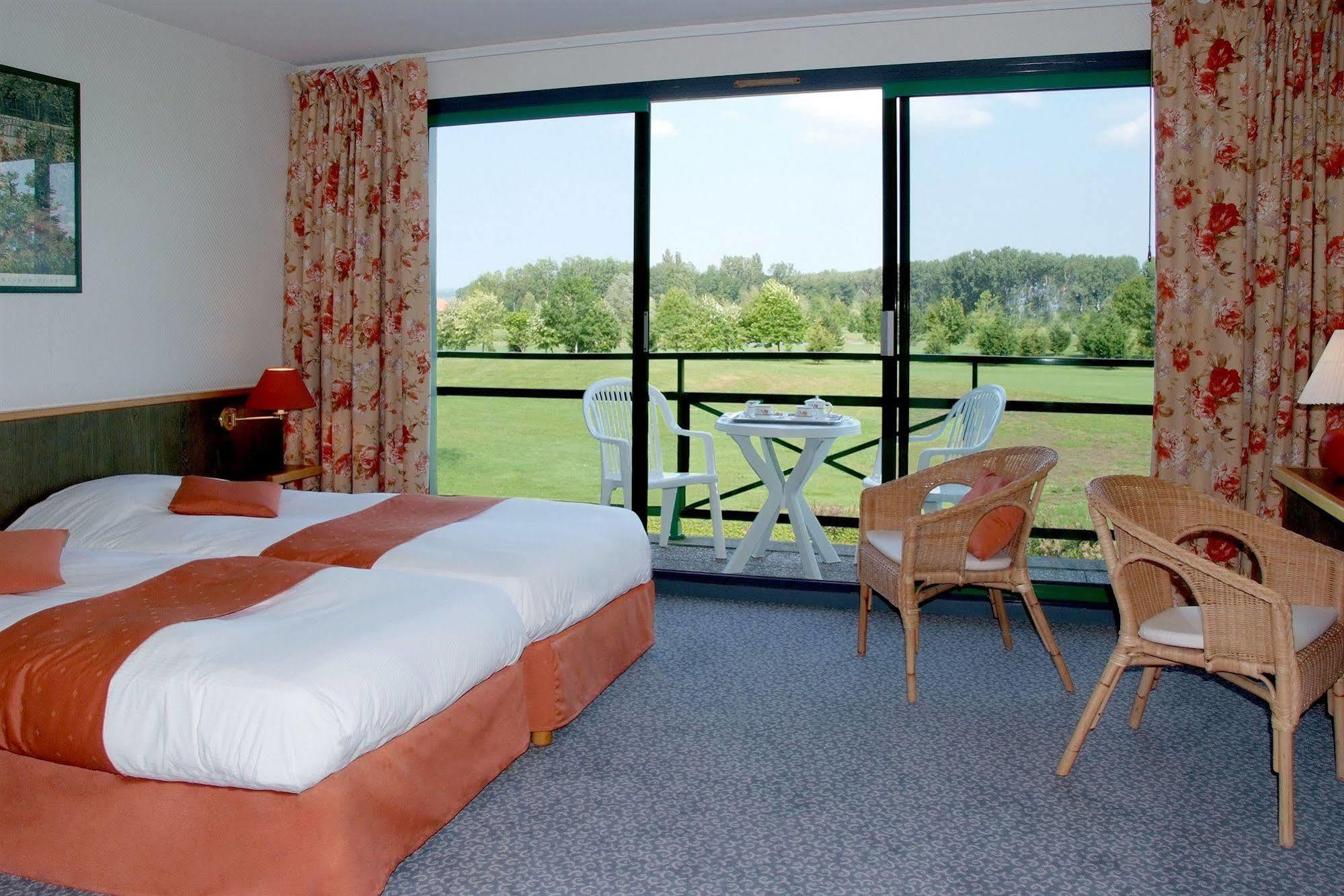 Golf Hotel Colvert - Room Service Disponible Levernois Luaran gambar